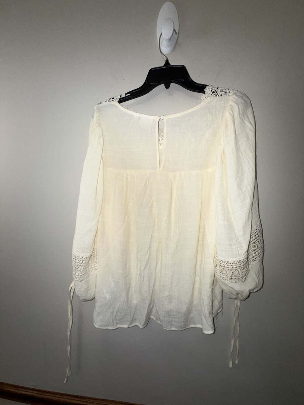 Zac & Rachel Cream Boho Blouse with Lace Detail and Lantern Sleeves - Picture 4 of 5